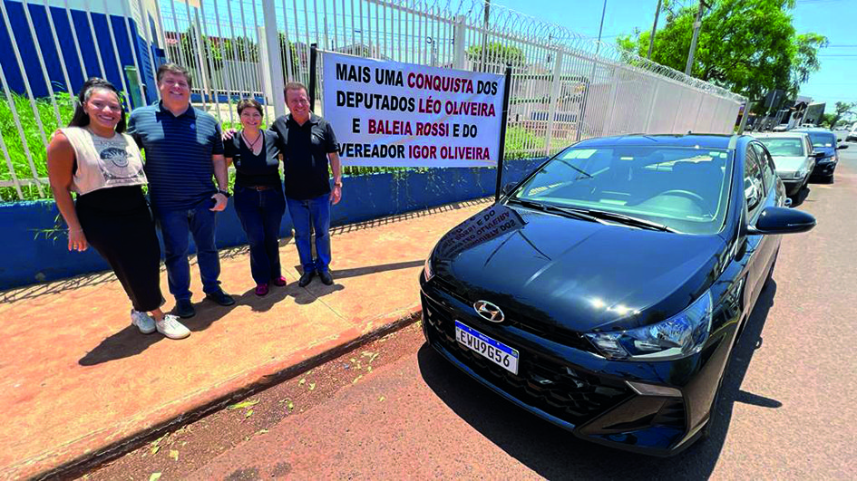 Na Casa de Caridade Padre Cícero: Maria Gabriela - assistente social, Baleia Rossi - deputado federal,
Lucimara Rita dos Santos – presidente, e Léo Oliveira - deputado estadual