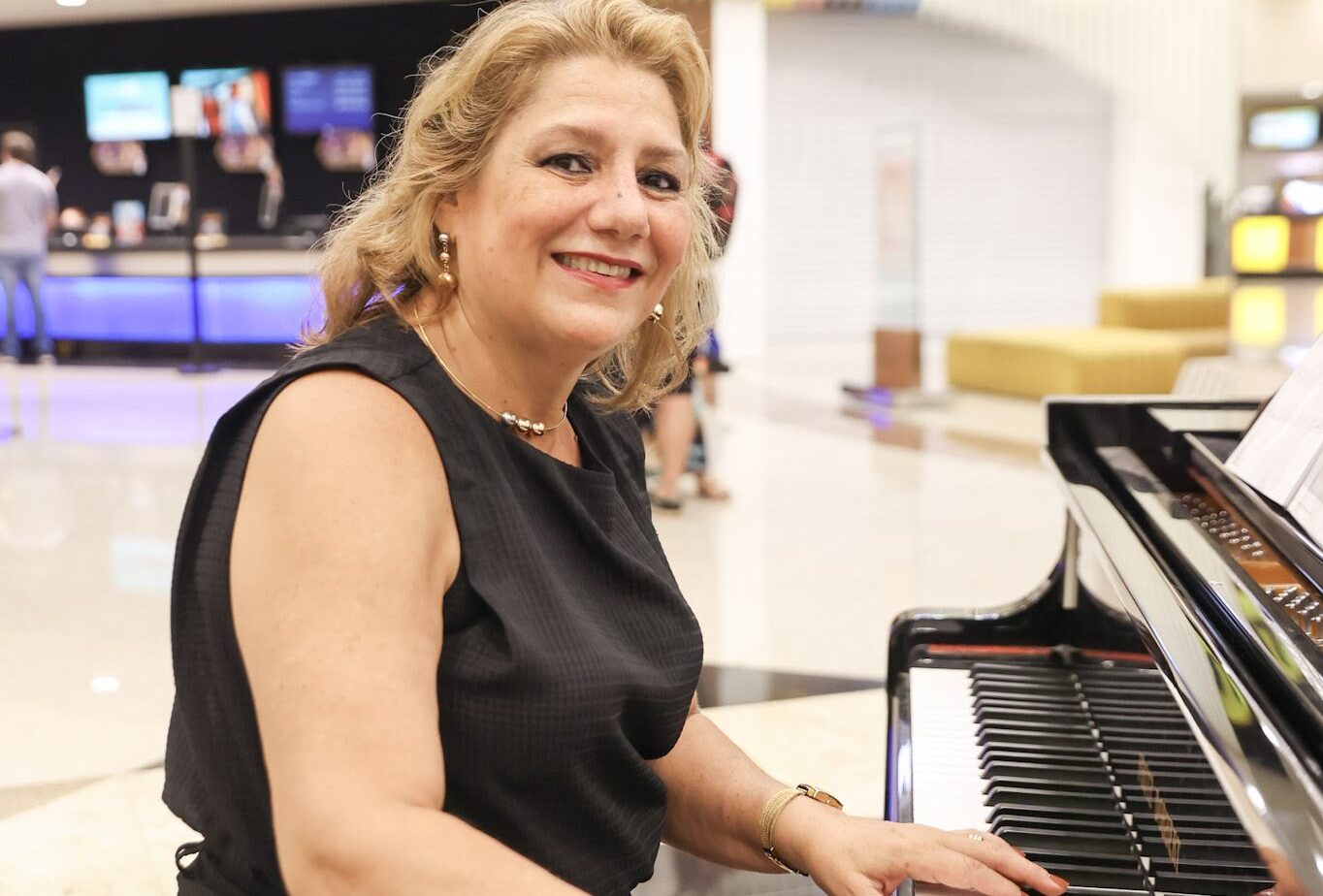 Pianista Adriane Biagini em apresentação (2)