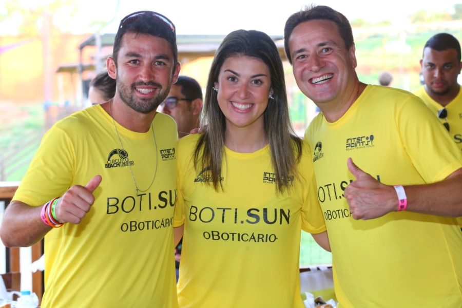 Flávio e Jana Arouca com Carlos Eduardo Souza