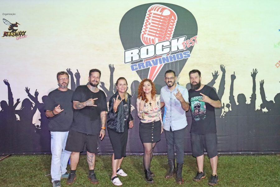 Organizadores do evento com a secretária de Cultura e Turismo de Cravinhos, Andréa Gaspar. (Divulgação)