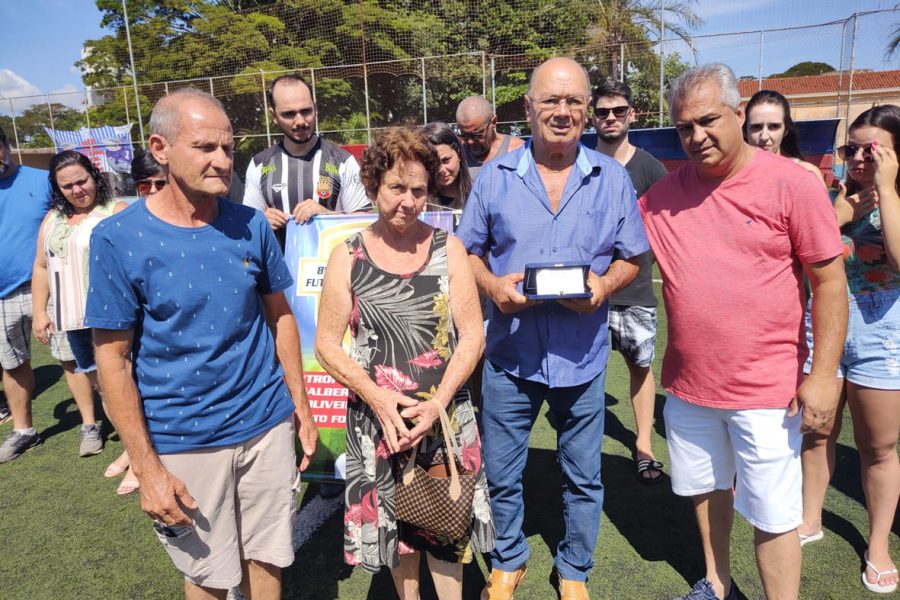 Familiares do saudoso Adalberto Oliveira (Beto Foia) recebem homenagem