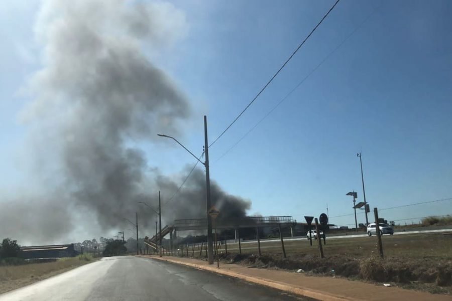 Incêndio atinge empresa de reciclagem de pneus em Cravinhos, na região de Ribeirão Preto