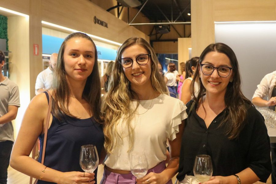 Adriana Gandolfi, Gabriele Puggia e Larisse Lisse. (Divulgação)