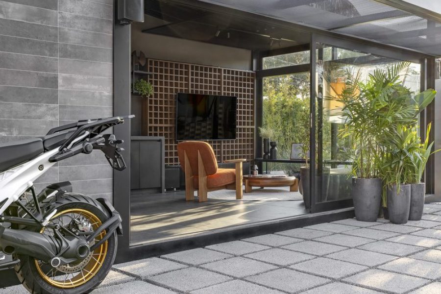 Fabiano Taleb, que assina a “Tiny House do Motociclista”, optou pela estrutura metálica. (Foto: Keniche)