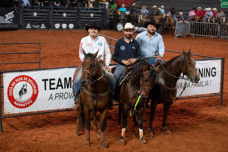 Na Soma 11 do Team Penning, os melhores competidores foram João Vitor da Silva, Adriano Benvindo Pires e Claudomiro Rocha Neto (Foto: André Monteiro)
