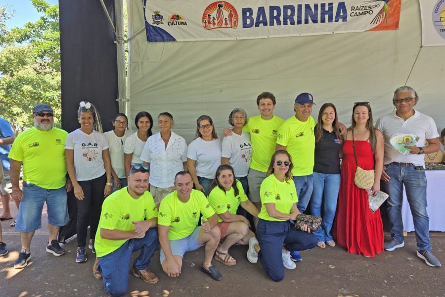 Artesãos da cidade de Barrinha. (Divulgação)
