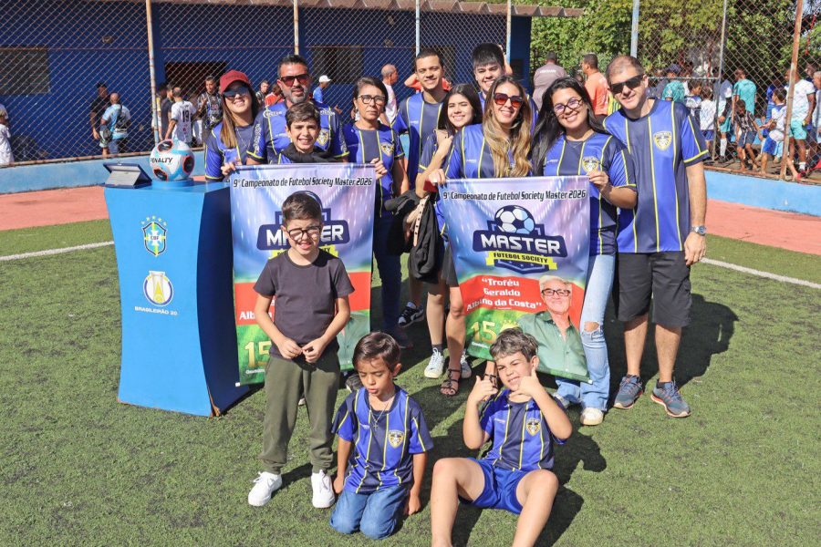 Família do homenageado “Geraldo Albino da Costa” recebe cartão de prata. (Divulgação)