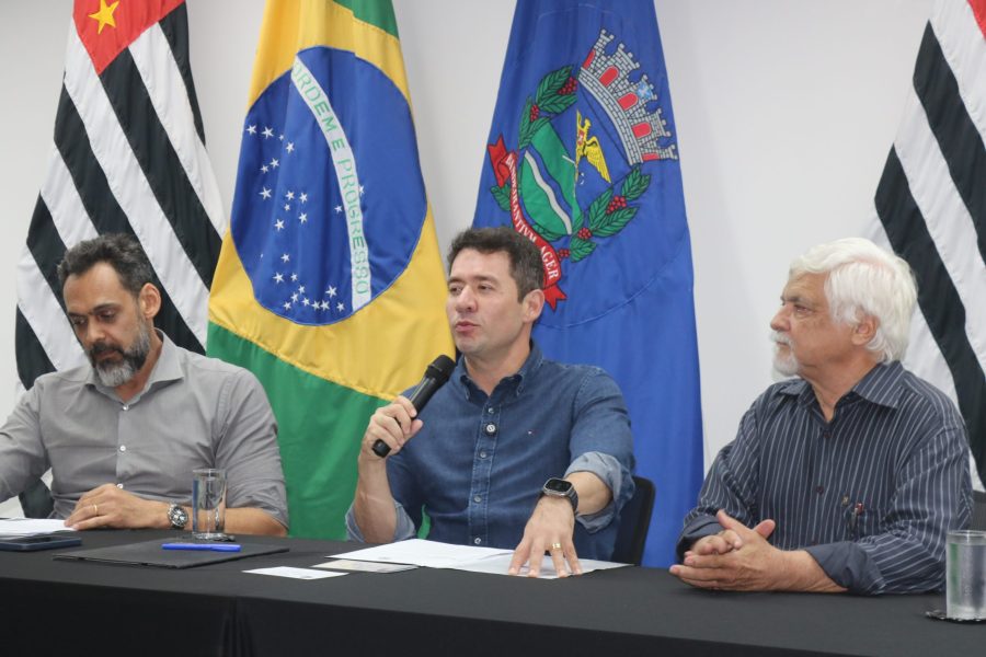 Maurício Godinho, Secretário da Saúde, Prefeito Ricardo Silva e Sr. Antônio Carlos Maçonetto, Presidente do Hospital de Câncer de Ribeirão Preto. (Divulgação)