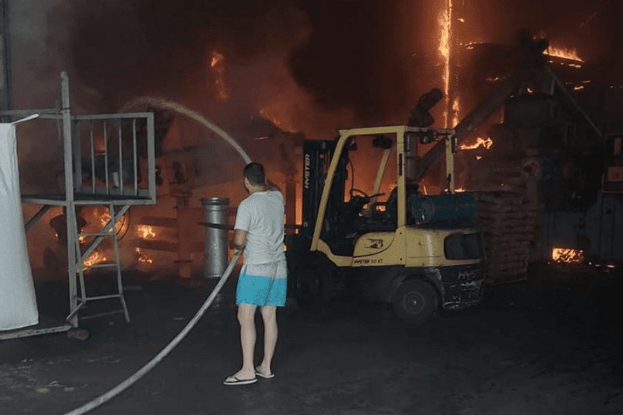 Incêndio atinge empresa de reciclagem de pneus em Cravinhos, na região de Ribeirão Preto