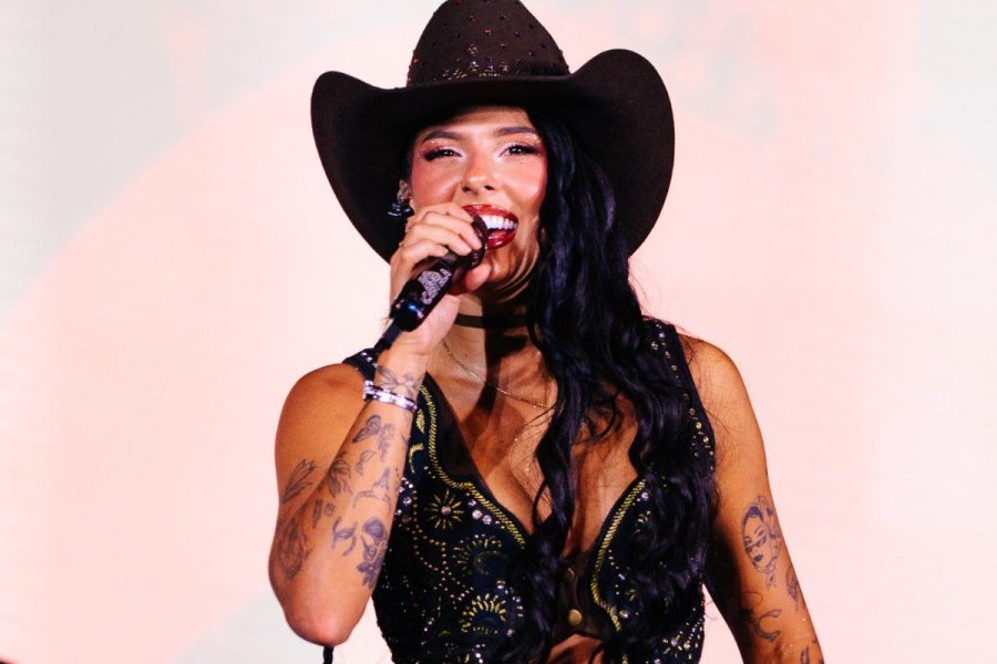 Ana Castela foi a responsável por abrir a terceira noite do Ribeirão Rodeo Music 2026. (Foto: @timedefoto)